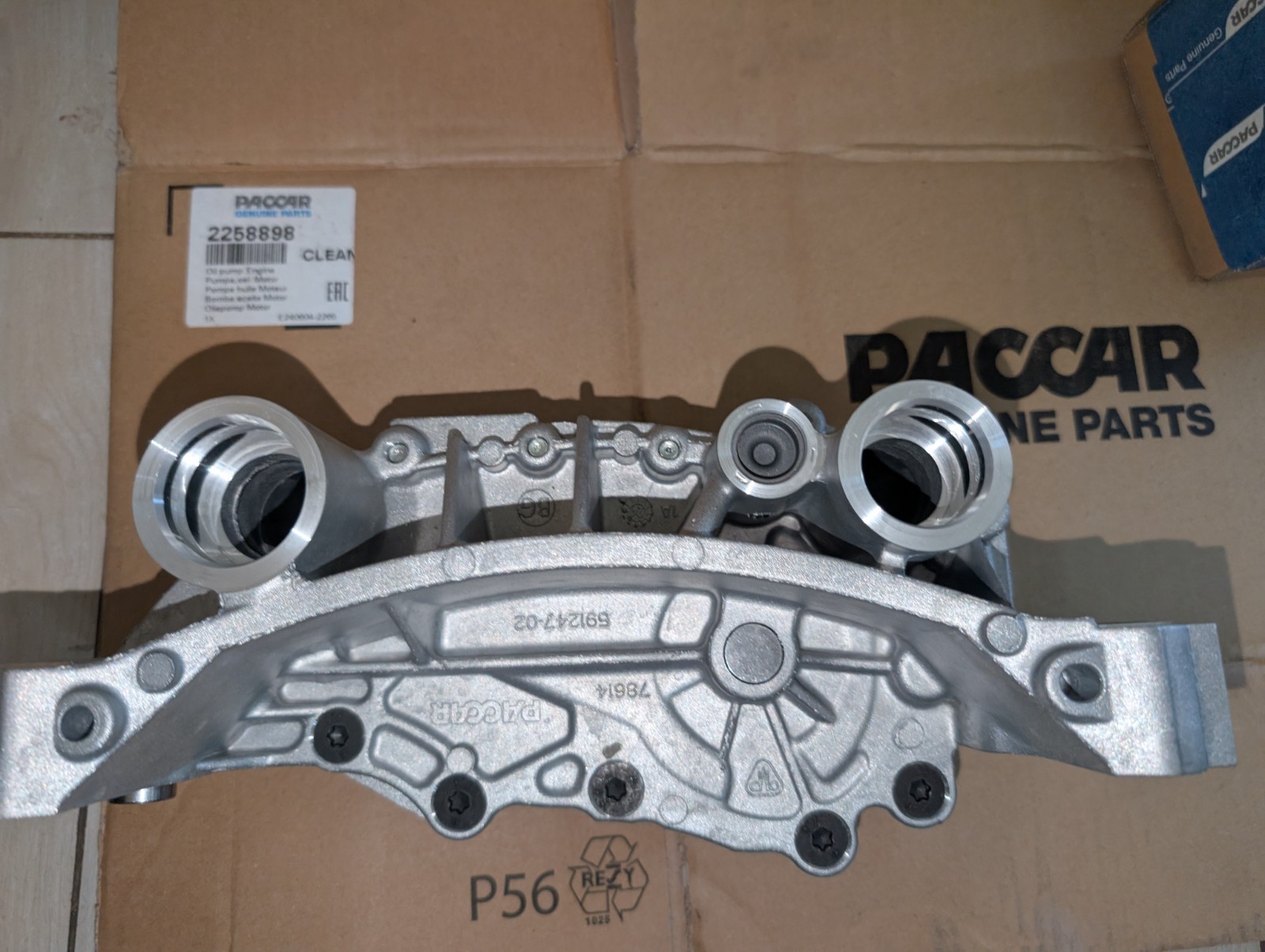 Genuine MX-13 EPA 21 Paccar 2258898 Oil Pump, Kenworth, Peterbilt