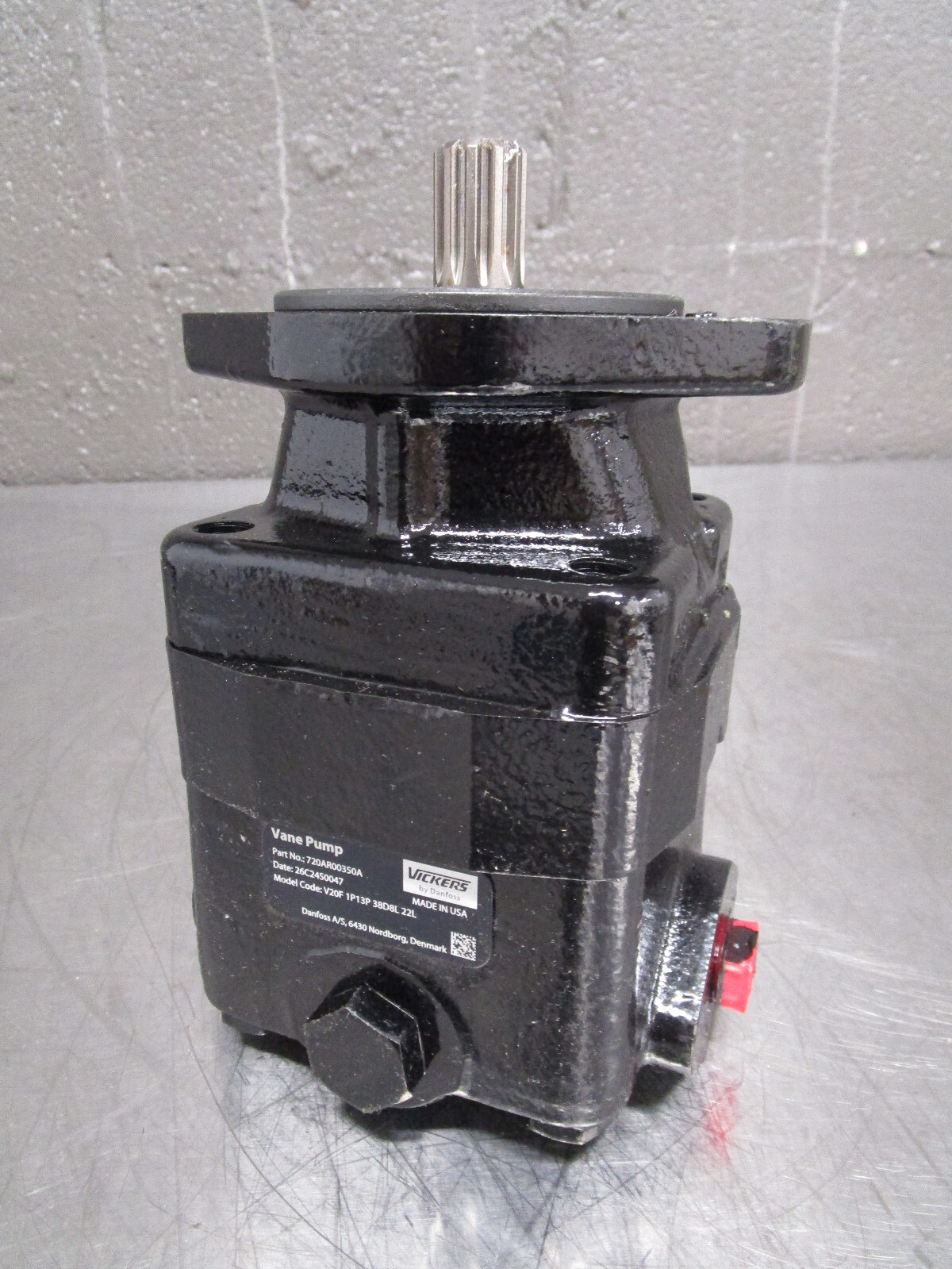 NEW OEM VICKERS VANE PUMP V20F 1P13P 38D8L 22L 720AR00350A