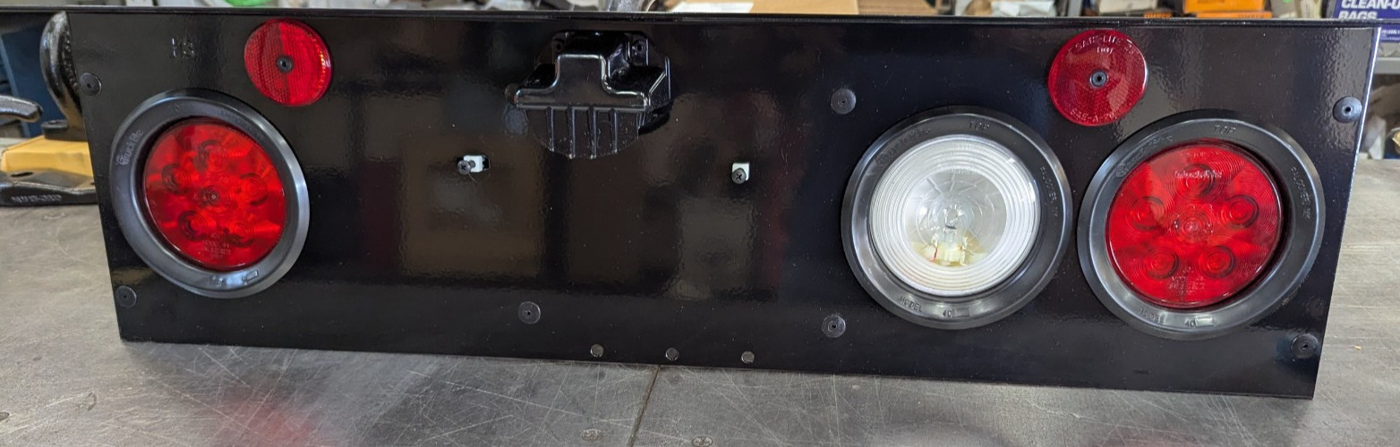 3572596C1 International Tail Light Bar Module LED TRUCK-LITE 40895 Super 44 Lamp