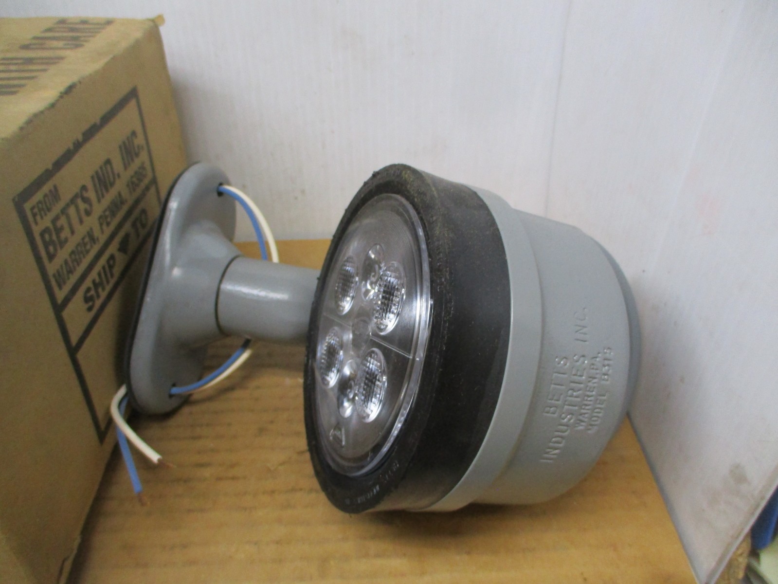 Betts LED Flood Lamp Asembly 325501