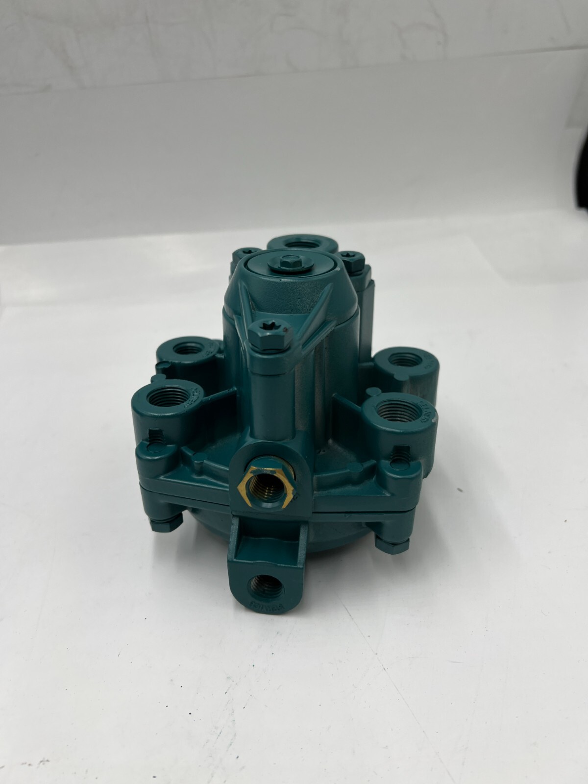 Haldex 281865X Emergency Relay Valve Supply 1 @ 3/8″ , 1 @ 3/4″ Replacement