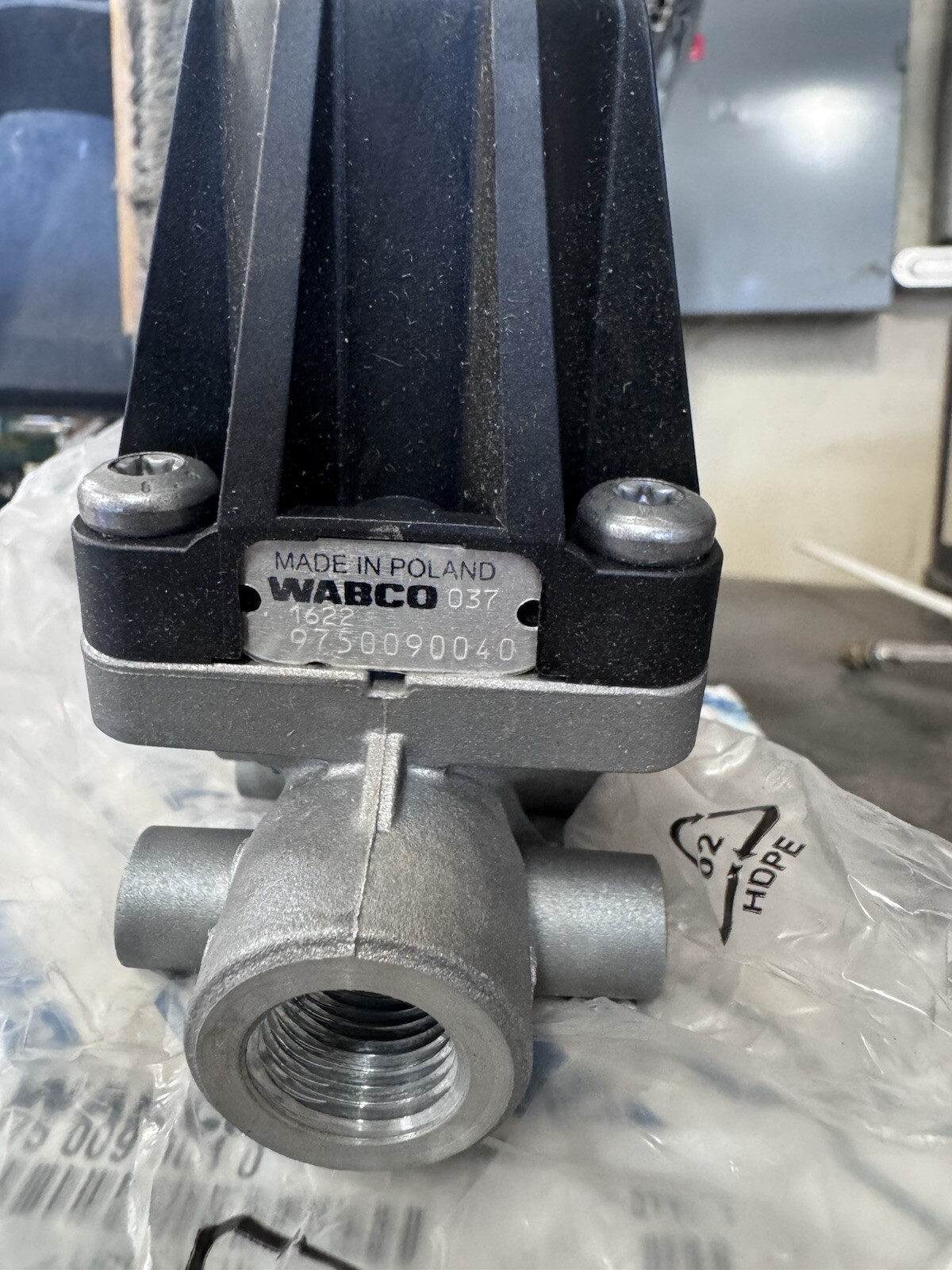 Wabco 975 009 0040 Pressure Limiting Valve 12 Volt Positive/ 9750090040