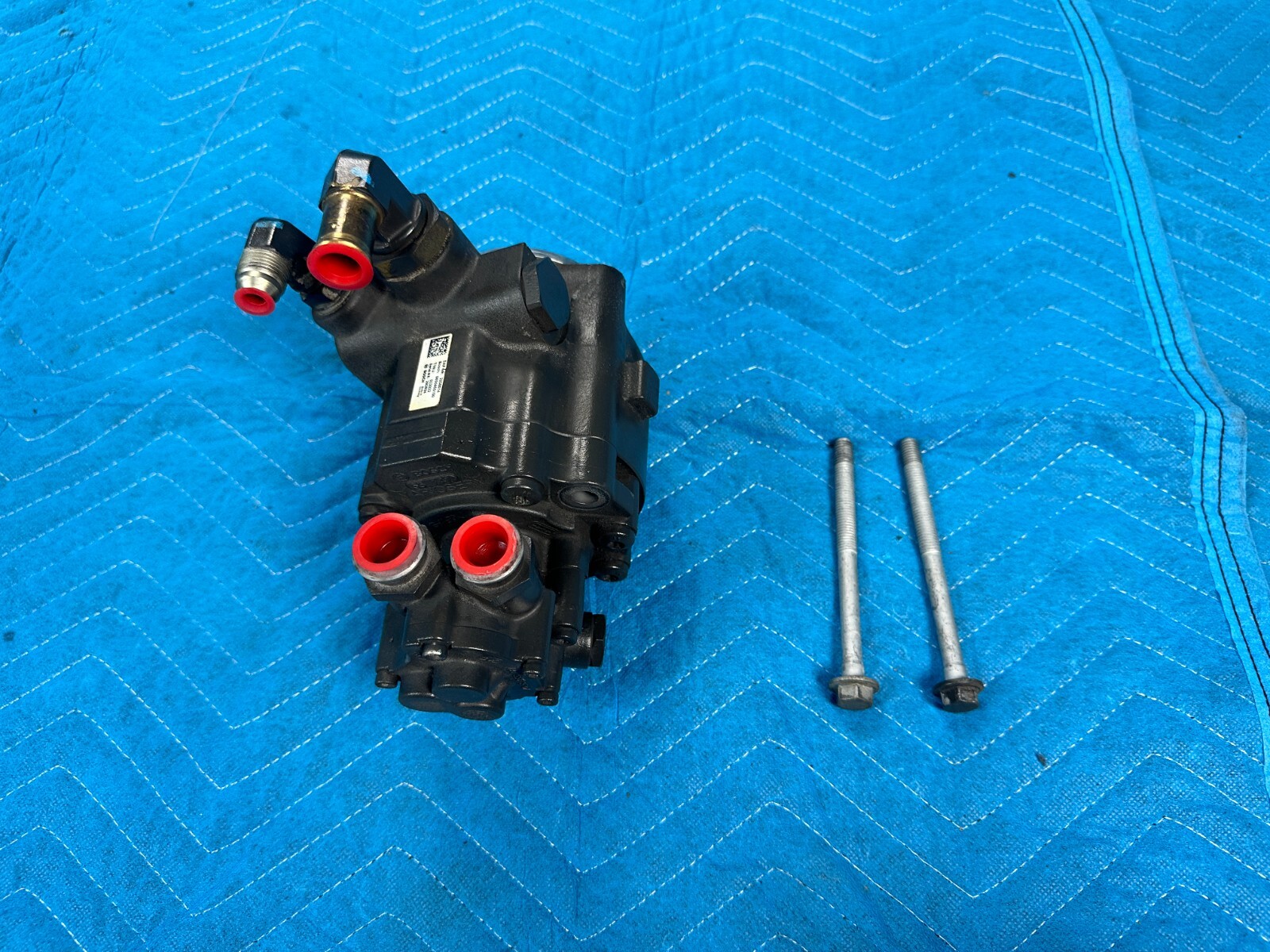 Kenworth T680 Steering and Fuel Pump Bosch 87k 2023 OEM