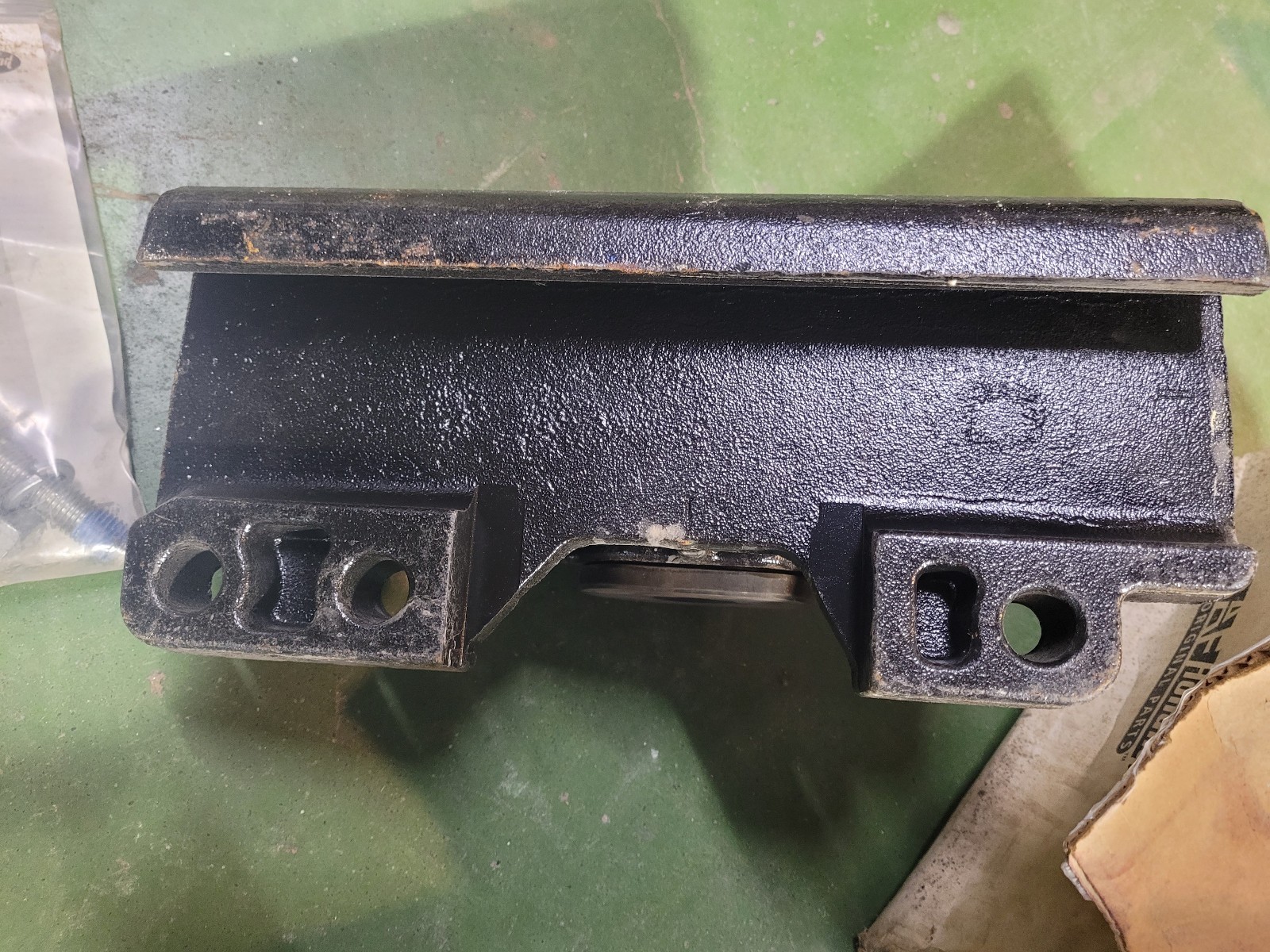 SAF Holland RK-10689-3R 9″ ILS Fifth Wheel Bracket Replacement Kit