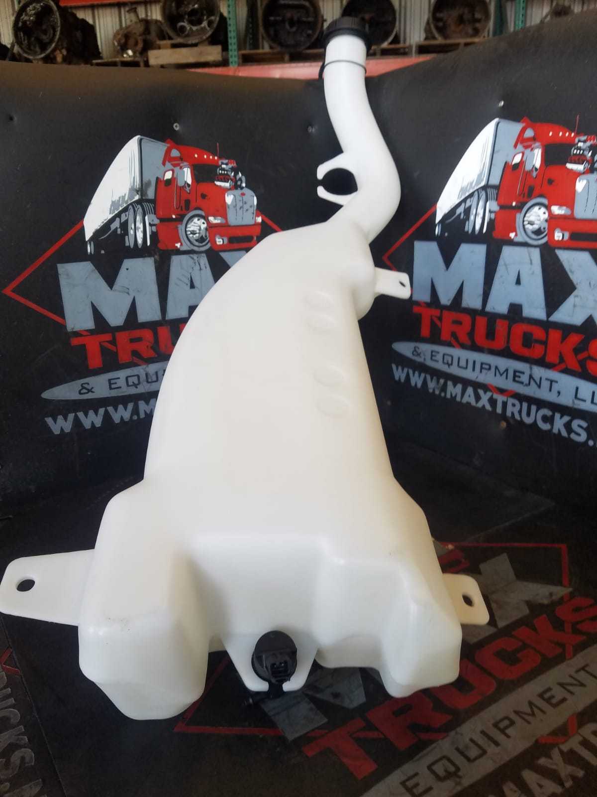 SPRAY TANK AFTER MARKET FOR FREIGHTLINER CASCADIA