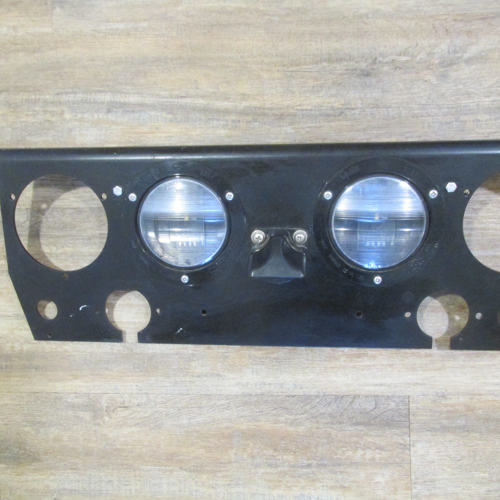 PACCAR A11-2264A TAIL LIGHT PANEL ASSEMBLY WITH GROTE BACK UP & LICENSE LIGHTS