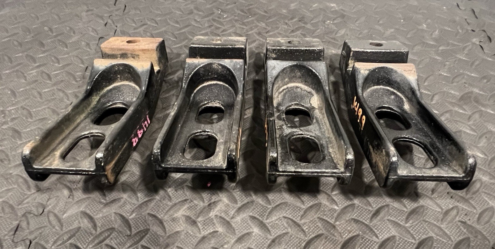 Kenworth Airglide 400/8 Bag – Axle Bump Stop PN: C83-1036 (#15067) Sold Separate