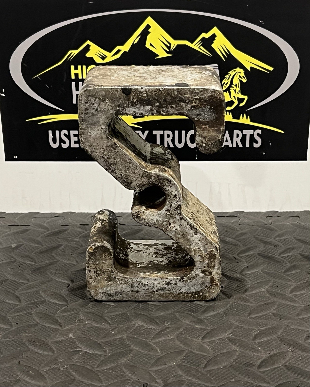 FREIGHTLINER Front Axle Spacer Block P/N: 16-15105-065 (TAG#: 15377)