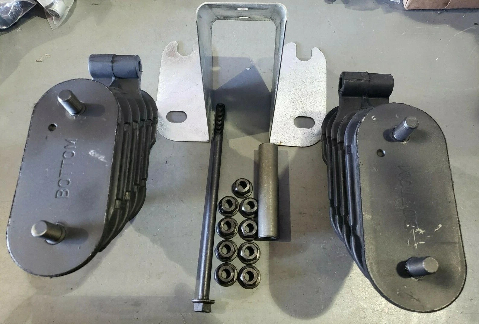 One Pair Hendrickson Haulmaax 460 Bolster Springs Wear Plate 64179-048 64179-037