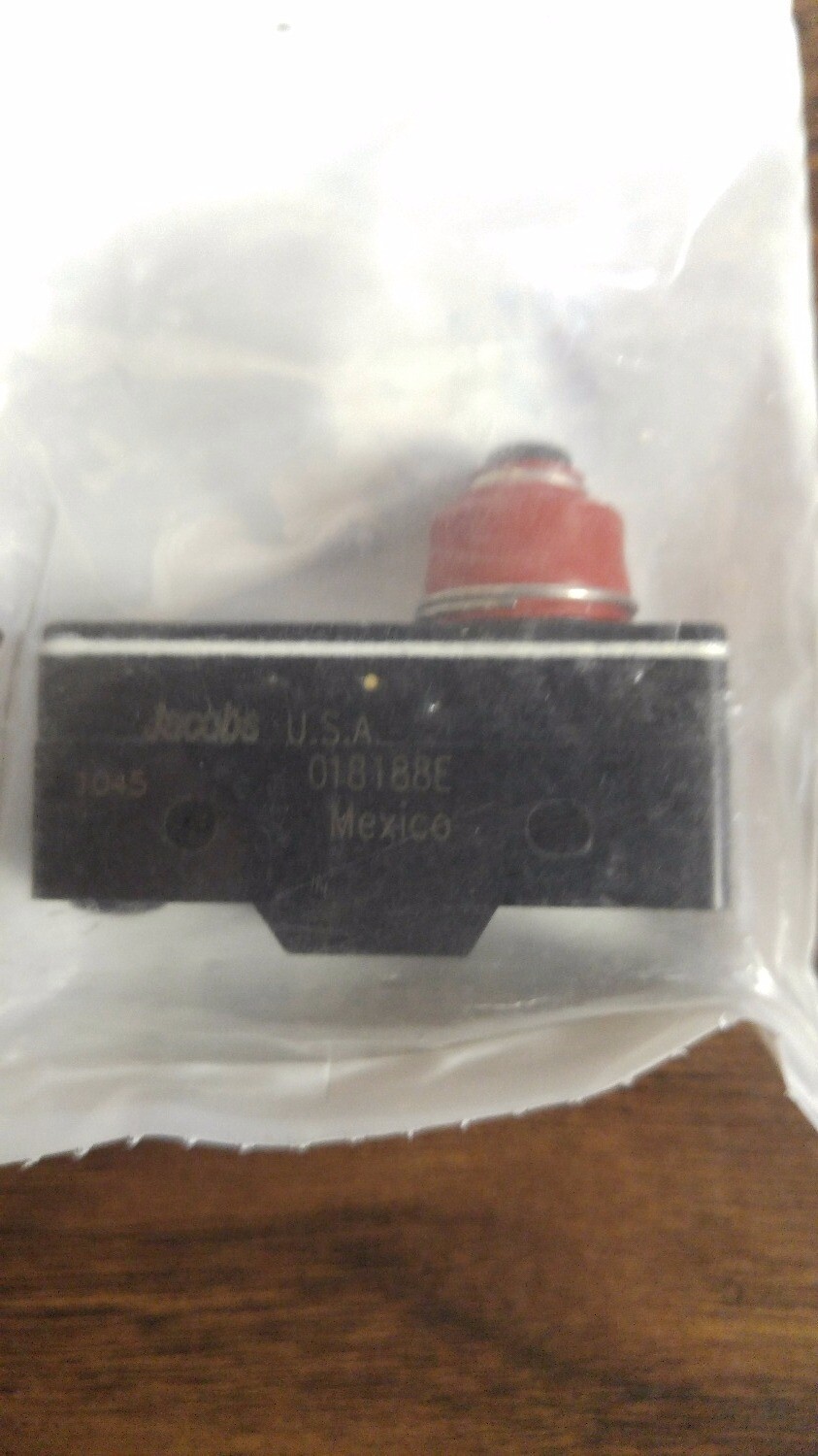 CUMMINS SWITCH,PUSH BUTTON 3929052