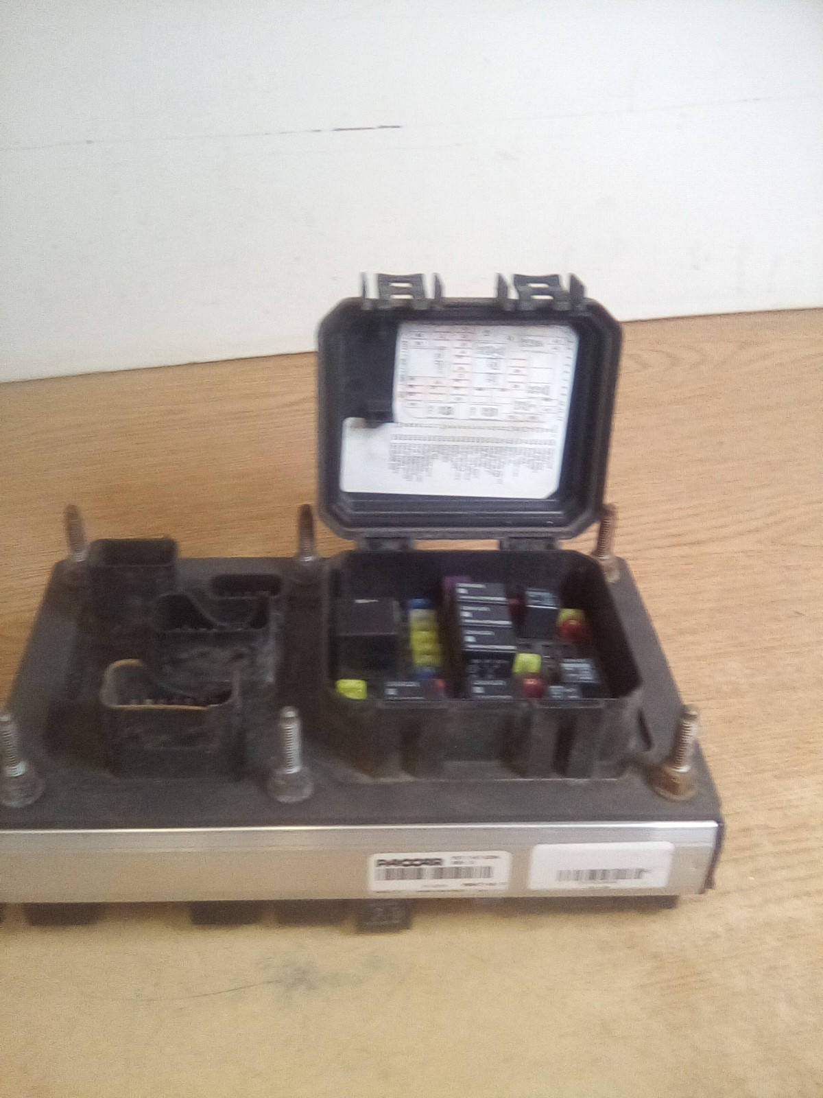 Kenworth T680/Paccar P27-1147-0200 PDCNGP Cab Fuse Assembly “READ DESCRIPTION”