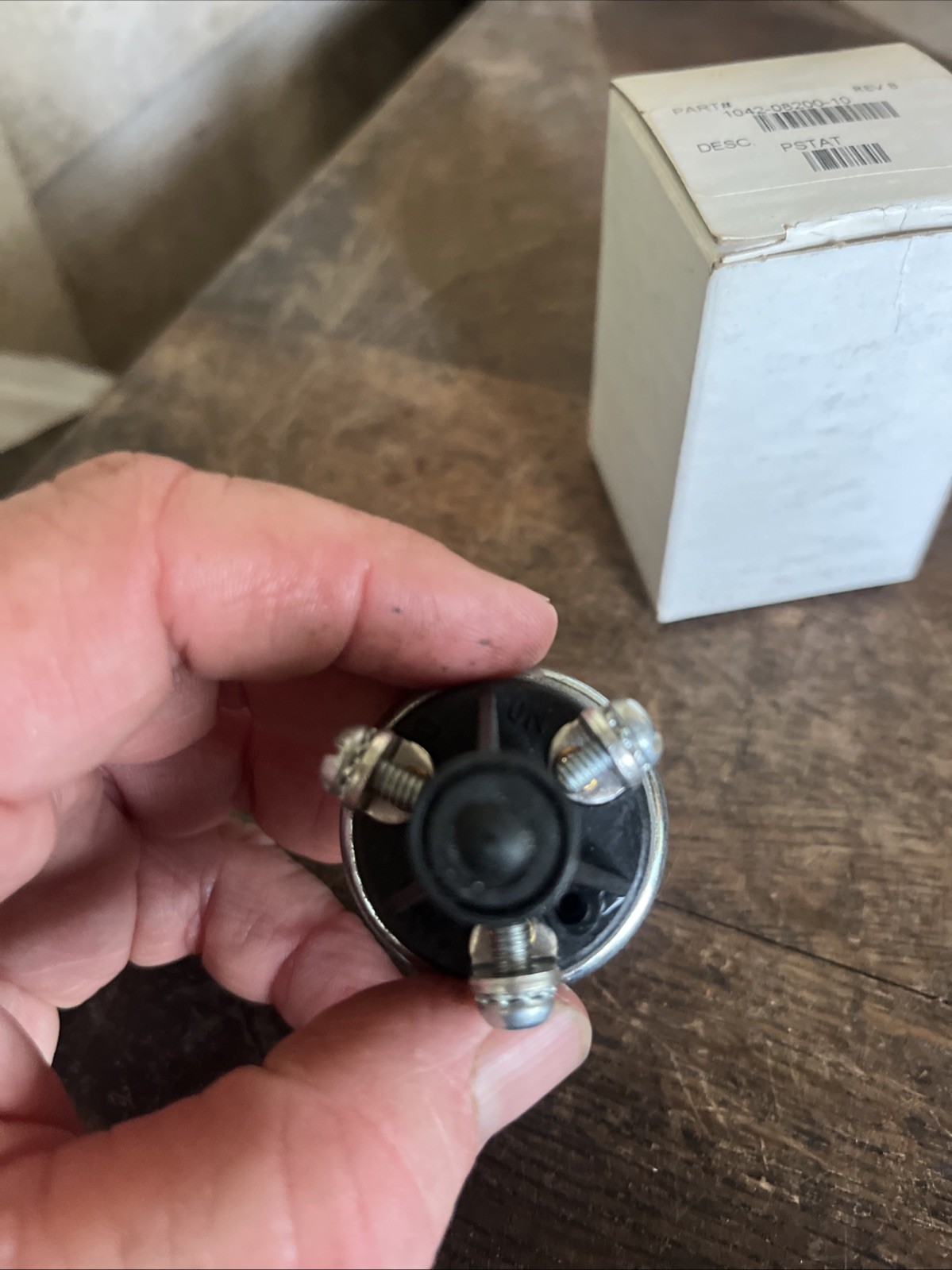 NOS BORGWARNER 1042 08240 10 OIL PRESSURE SWITCH