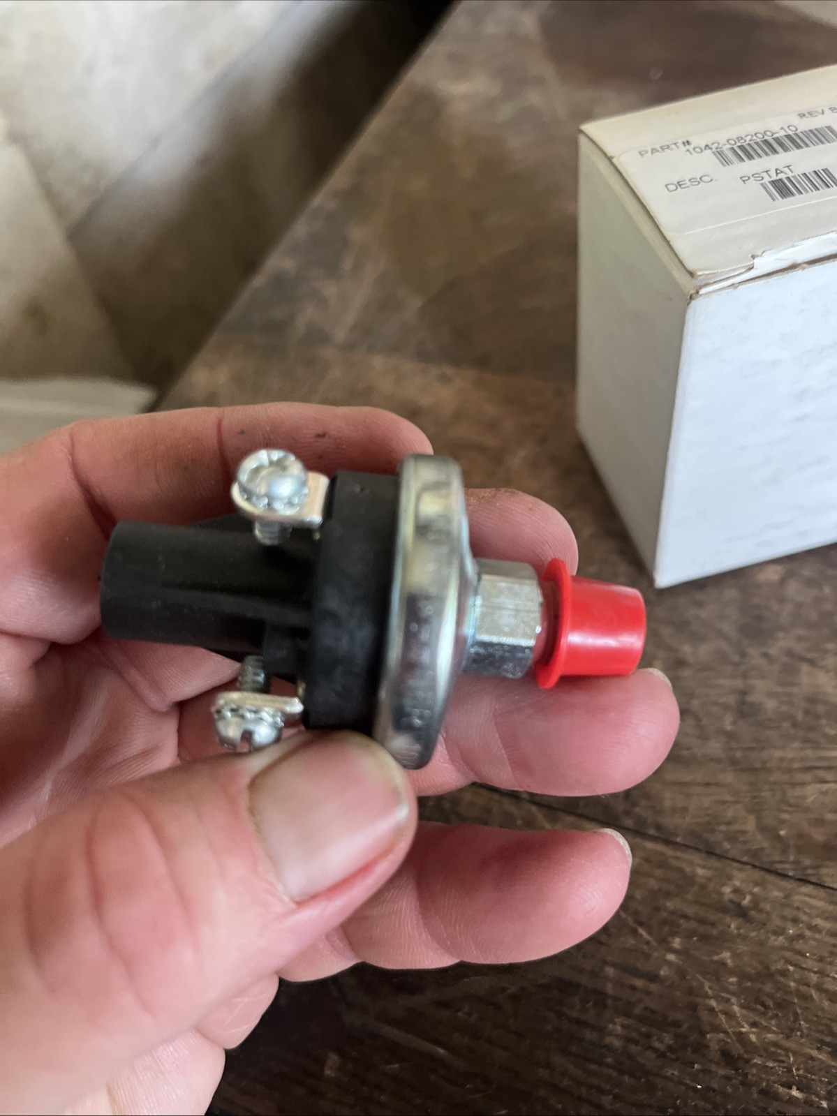NOS BORGWARNER 1042 08240 10 OIL PRESSURE SWITCH