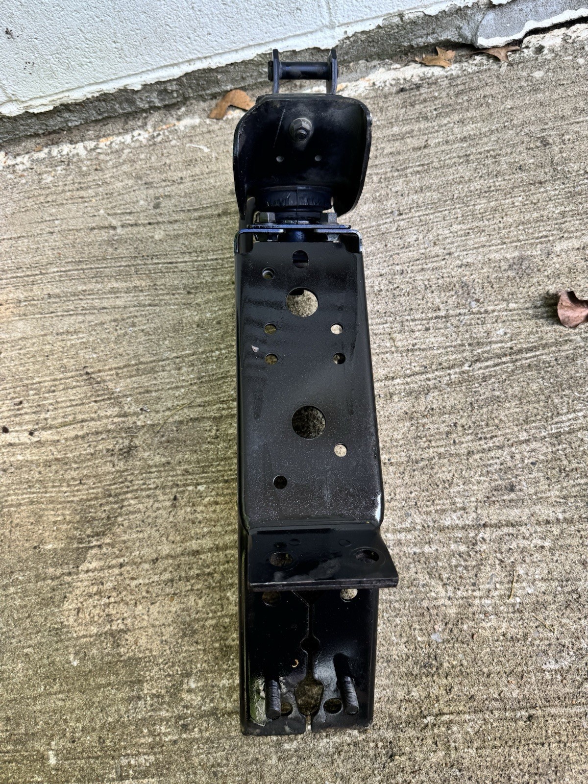 Isuzu Npr Cab Mount Bracket Driver Side