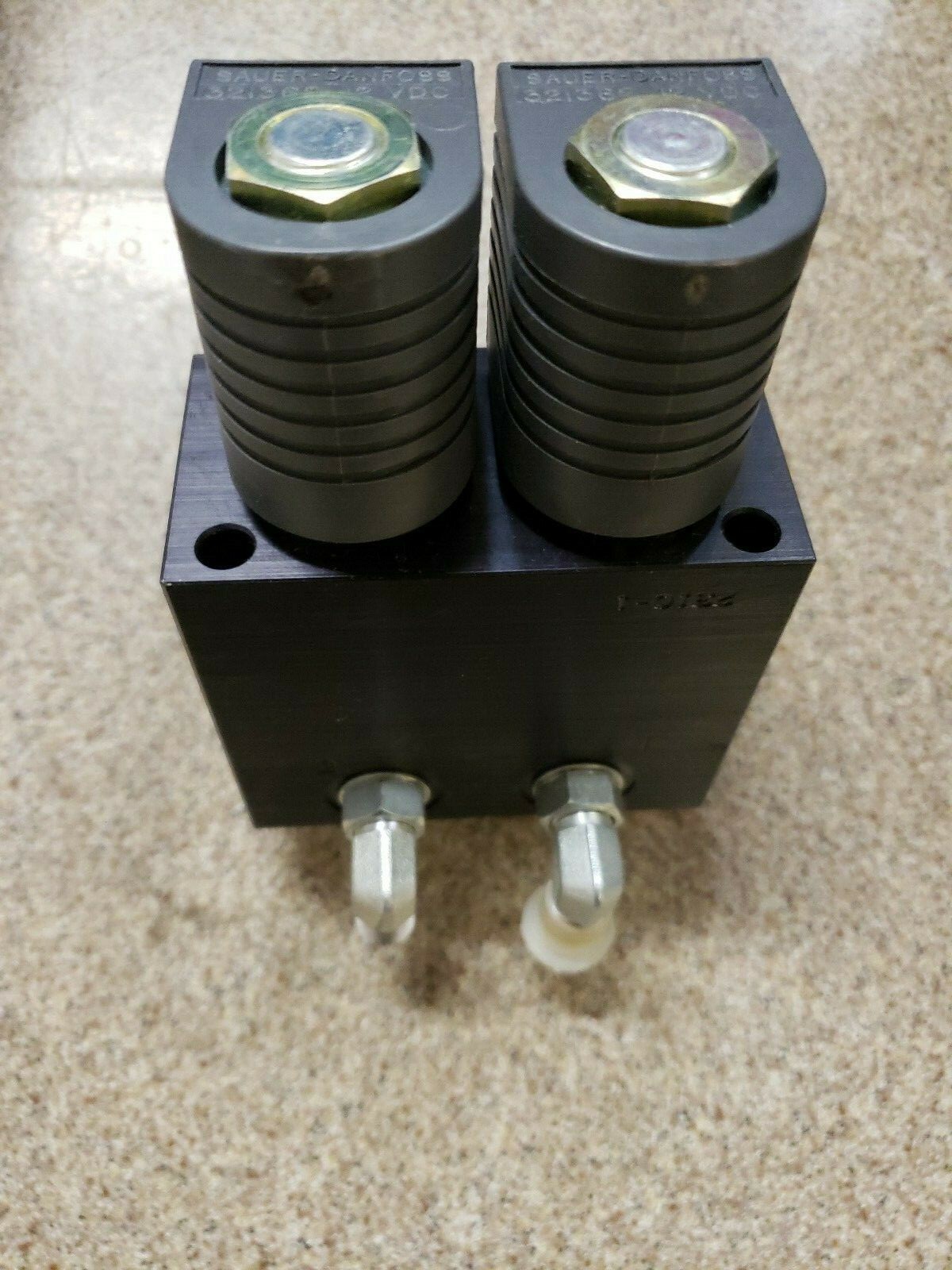 Sauer Danfoss Solenoid Relief Manifold CP12486 B, New Flyer 042701 New In Rough