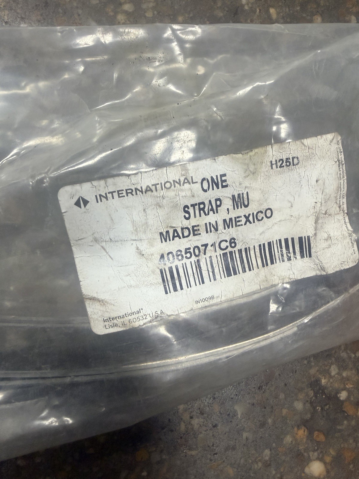 Genuine International NAVISTAR PDC STRAP, MUFFLER SUPPORT 4065071C6 New