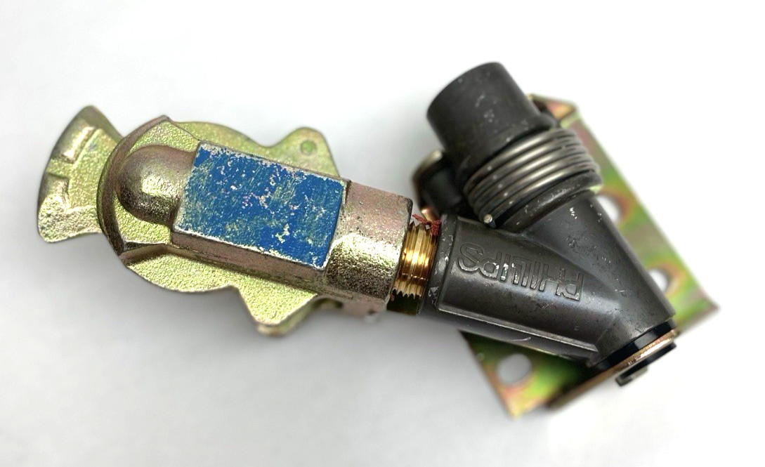 12-4546 PHILLIPS, With Cast Iron Service, Swinger Gladhand 45°