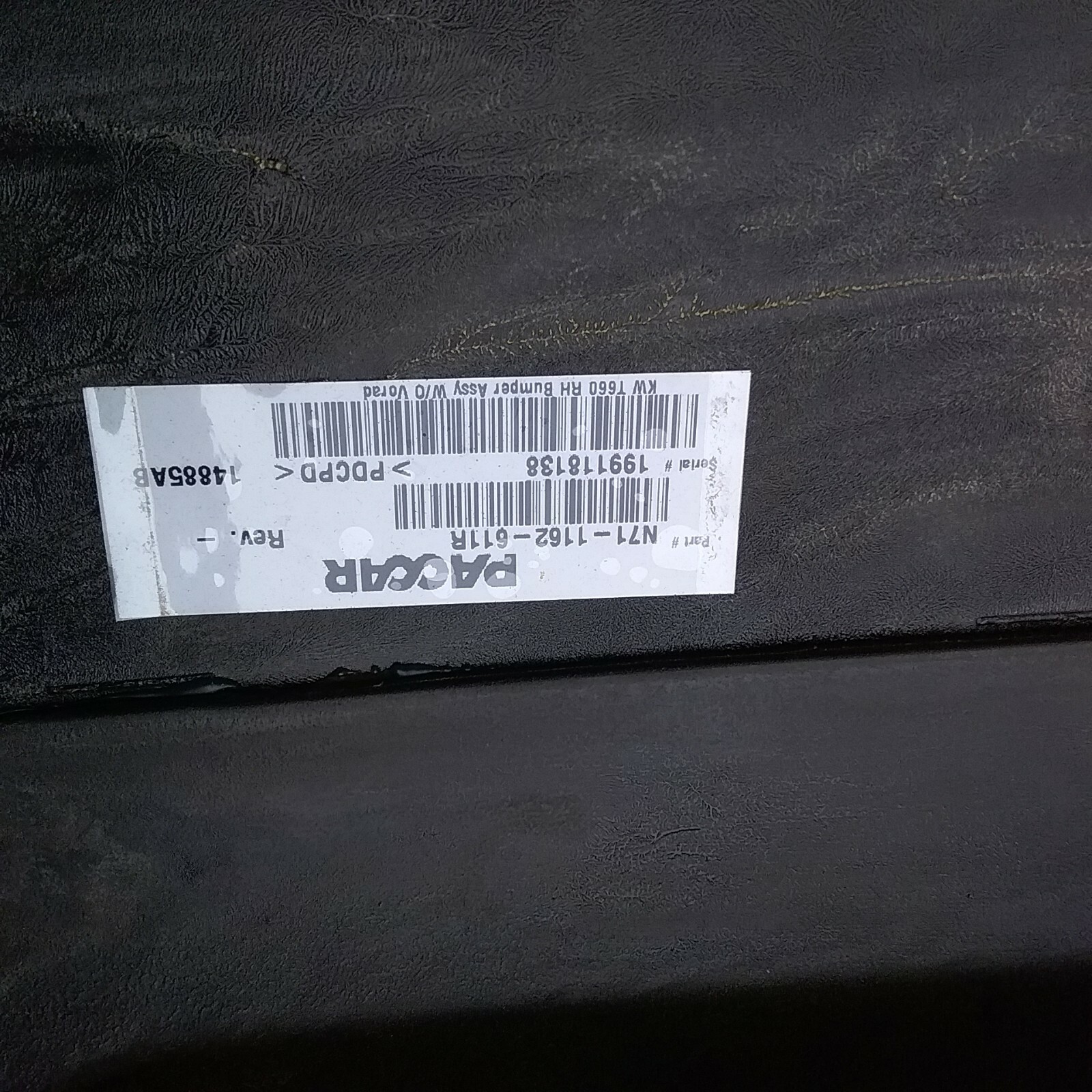 OEM KENWORTH T660N71-1162-611R Bumper End Molded RH PRM N71-1154-610R/