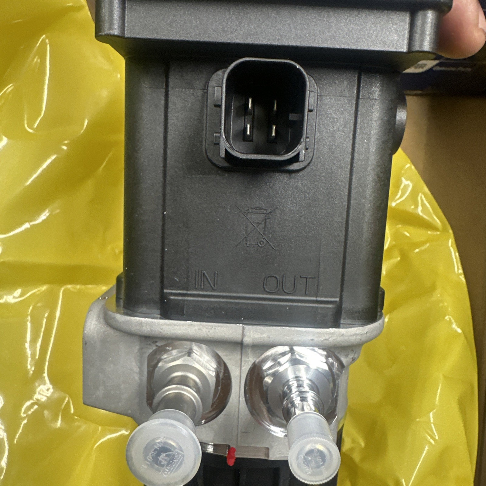 Genuine OEM Paccar 2208766PRX DEF Pump Kw Pb New 2208766