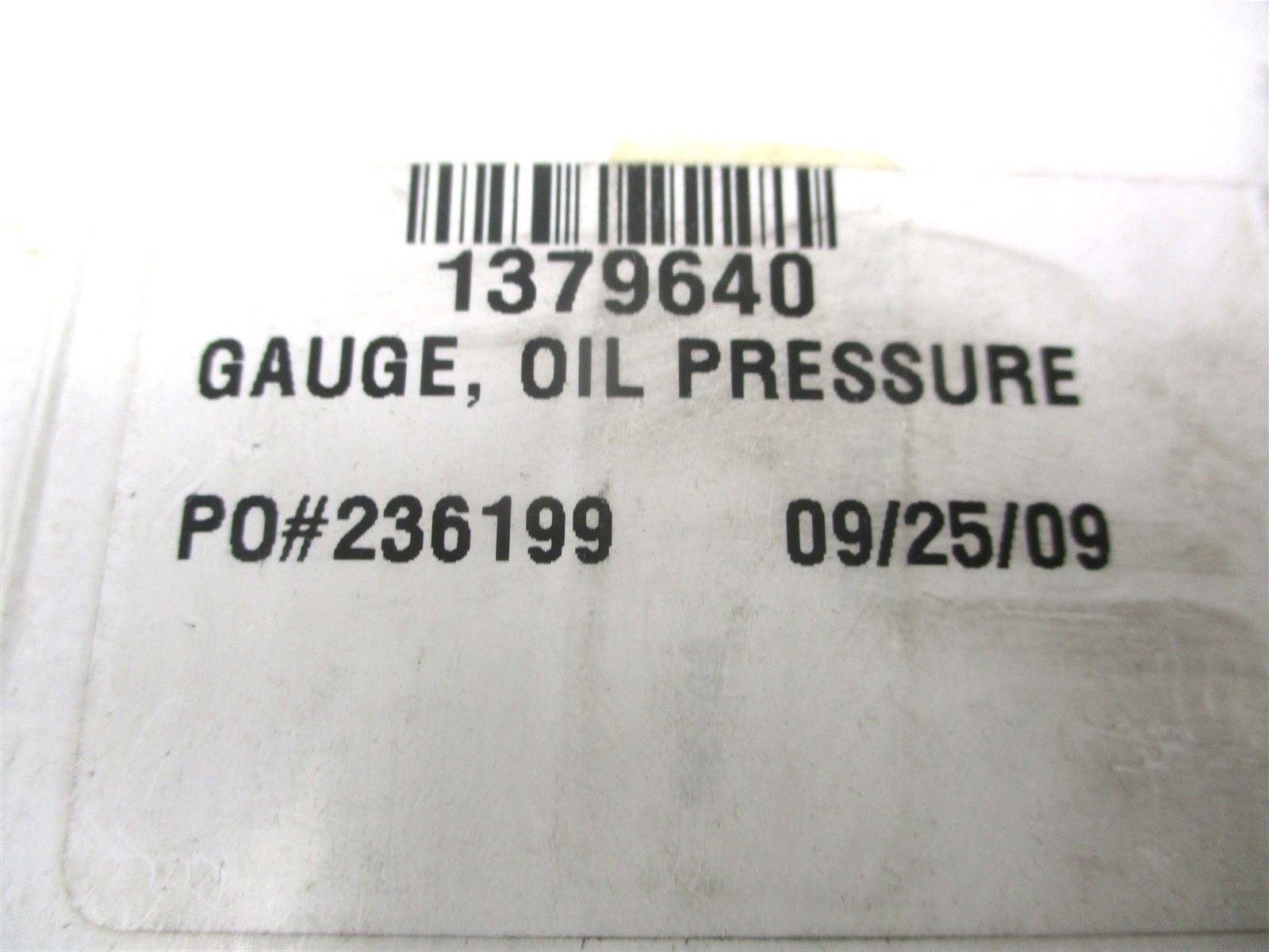 1379640 NEW MCNEILUS DATCON OIL PRESSURE GAUGE 06865-75 24V