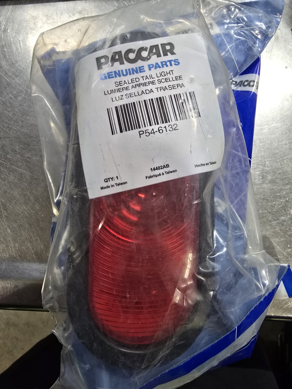 PACCAR P54-6132 Optronics 6″ Oval Incan Stop, Turn, Tail Red
