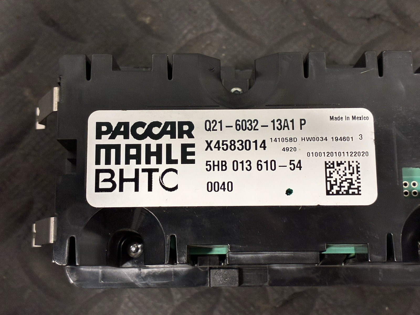 PACCAR / MAHLE (Off PB 579EV) HVAC Control Unit P/N: Q21-6032-13A1 (TAG# 12339)