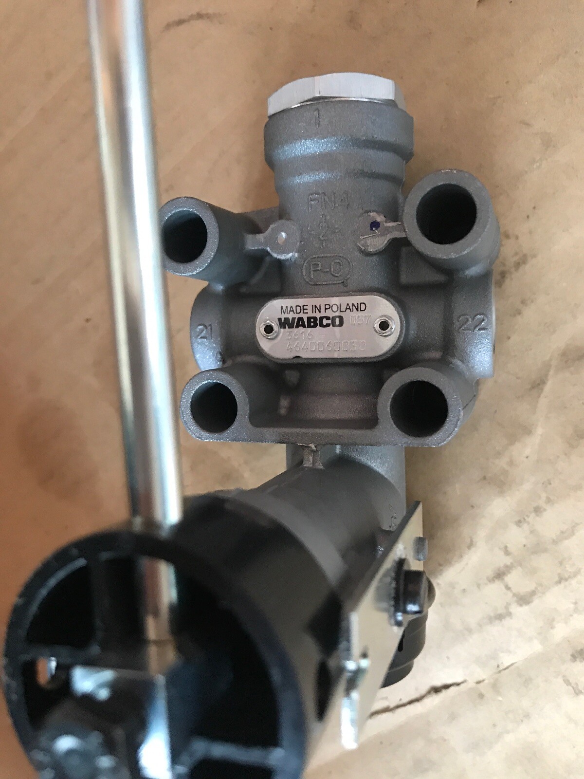 S464-006-003-0, S6460060030 New OEM Meritor Wabco Leveling Valve